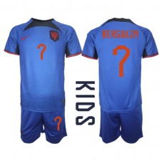 Nederländerna Steven Bergwijn #7 Bortaställ Barn VM 2022 Korta ärmar (+ Korta byxor)